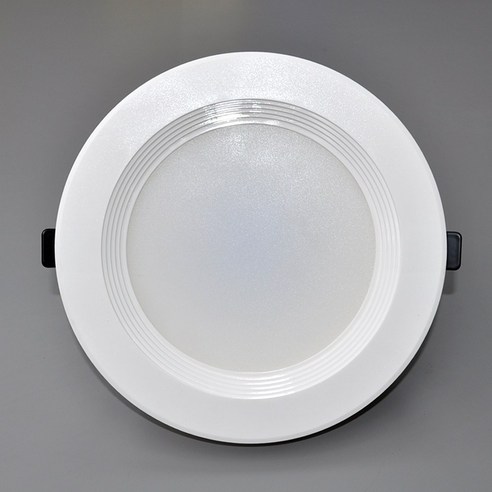 어두운 공간에 빛을 선물하는 7인치 다운라이트 LED
