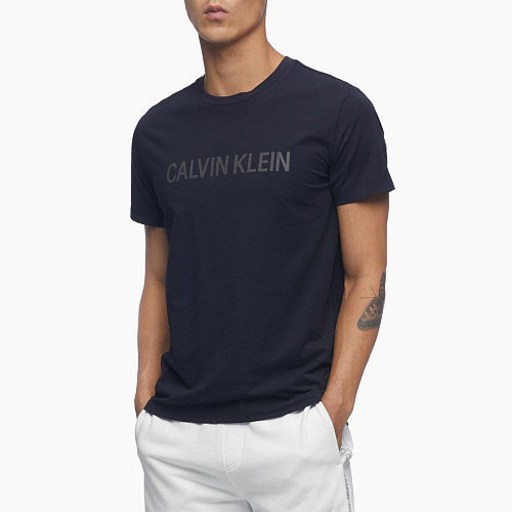 캘빈클라인 AK수원점 캘 빈클라인진 남성 슬림핏 리플렉티브 로고 반팔 티셔츠 J318288-BEH