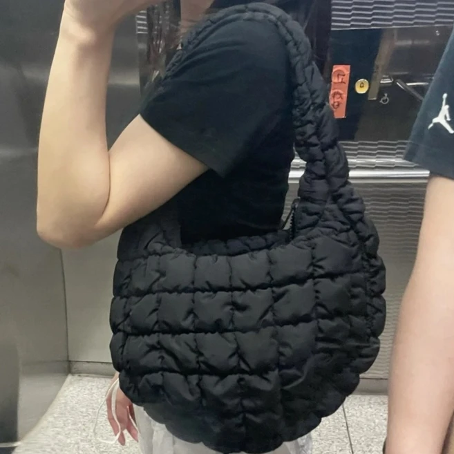 COS 코스 퀼티드 구름빵 미니백 블랙