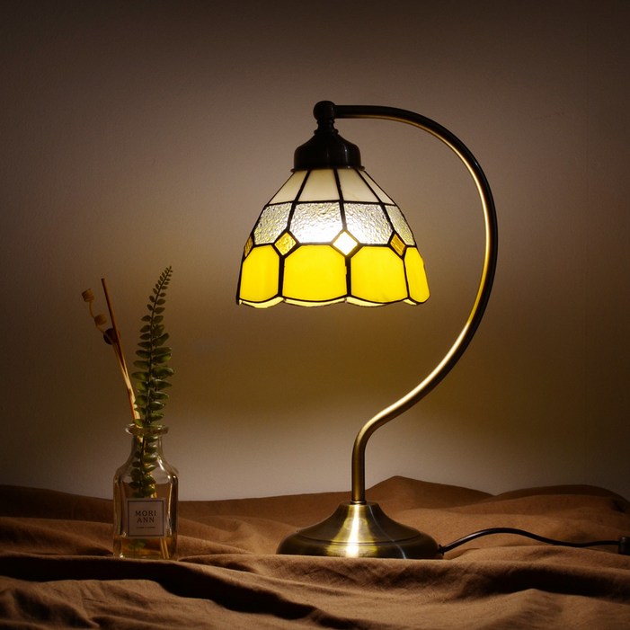 올루미 스테인글라스 A 빈티지 스탠드