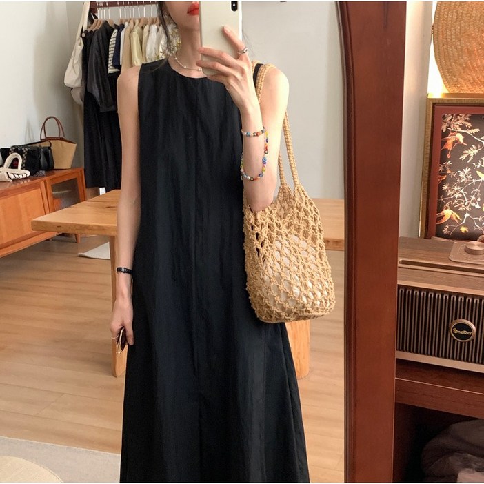 루어스룸 마들렌 라운드넥 나시 민소매 바스락 플레어 롱 원피스