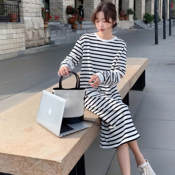 밀크봉봉 클래식한 스트라이프 긴팔 니트 스커트 캐주얼 코디 원피스