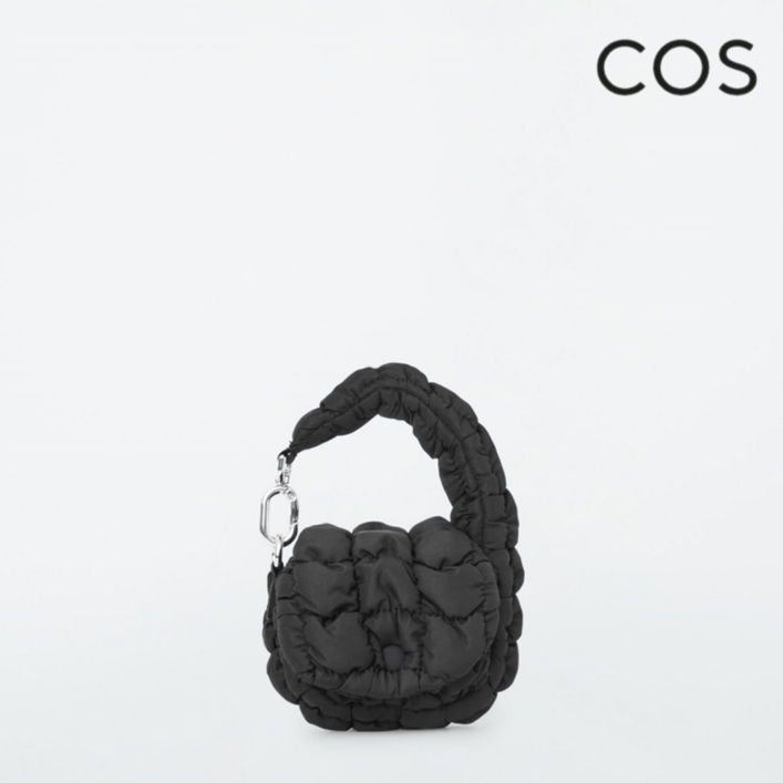 정품 COS 코스 퀼티드 나노백 가방 키링 키홀 백참 정품 COS 코스 퀼티드 나노백 가방 키링 키홀 백참
