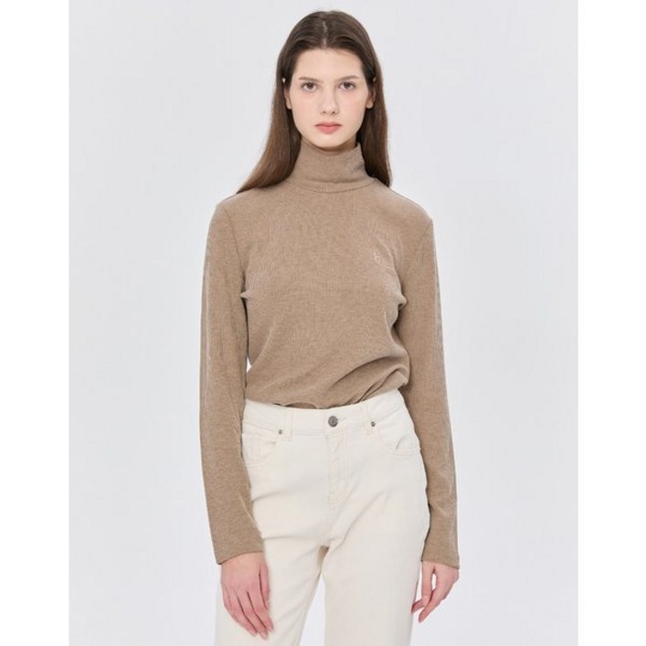 헤지스레이디스 24FW 스테디셀러카멜 로고 자수 골지 하이넥 슬림핏 긴소매 티셔츠 WSTS4D915CM 가을 편한 이너