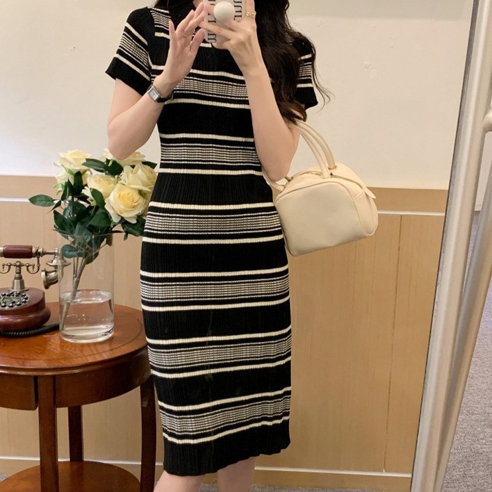 엘쏘 슬림핏 스트라이프 반팔 니트 롱원피스