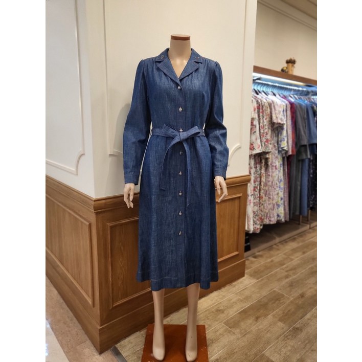 AK플라자 비꼴리끄 데님 자수 스포츠 카라 원피스 B224DO2050