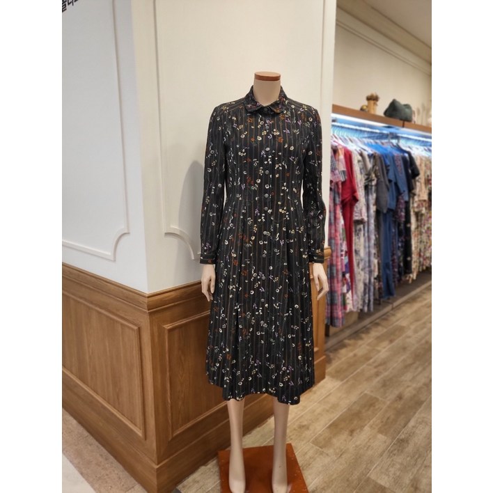 AK플라자 비꼴리끄 코튼 골지 라운드 카라 원피스B232WO1021