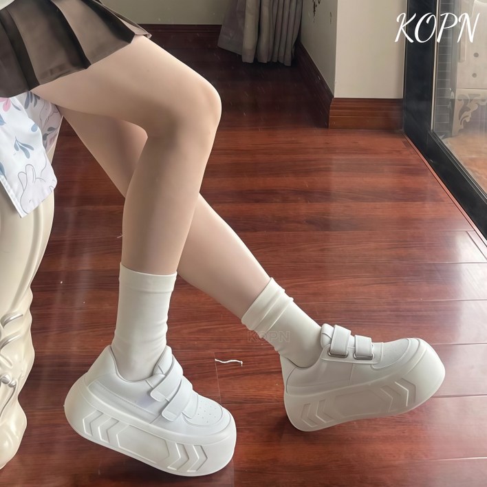 KOPN 봄 가을 두꺼운 바닥 흰 신발 키 높이 마술 스티커 캐주얼 신발 자녀 둥근 머리 백합 큰 머리 신발 판화녀