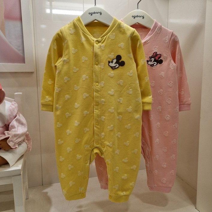아가방 NC엑스코점 디즈니베이비 40%강추! 심플한 디자인에 귀여운 와펜으로 포인트를 준 미키(옐로우), 미니(핑크) 우주복! 실내복! 신생아외출복! 선물용으로도 좋아요