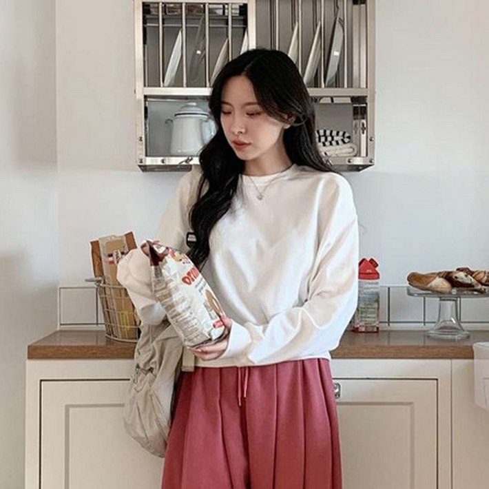 시크블랙 리느미 라운드넥 원숄더 트임 무지 크롭 맨투맨 cpt16271k51