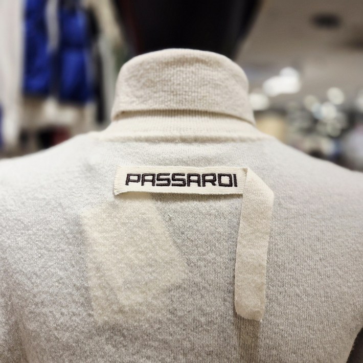 파사디골프NC해운대점FW여성호주산 최상급 슈퍼 파인 메리놀 울 100 소재사용가볍고 따뜻한 기본핏 터틀넥 긴팔 니트P24FKP312X