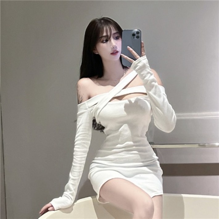 Sevalo 2023 초봄 여성 관능적인 홀터넥 언발란스 어깨끈 소매 일자 어깨 레깅스 숏 랩 스커트