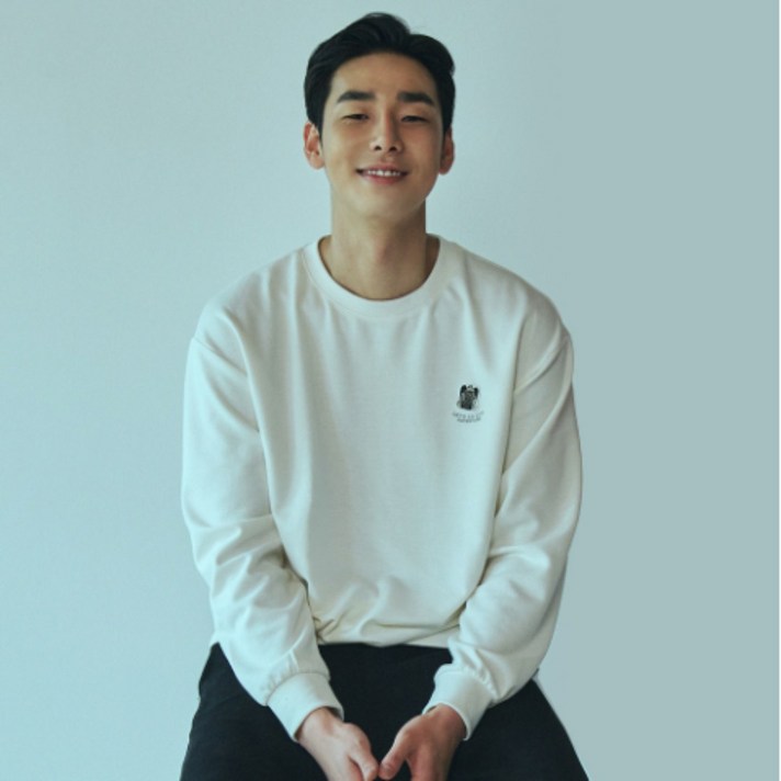 동아수성점 5층 행텐 남녀공용 부드럽고 탄탄한 소재 핏감이 좋은~컴포트핏 자수 와펜  캐주얼 커플 맨투맨(아이보리)
