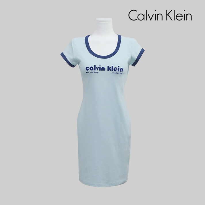 캘빈클라인 SS 피마 코튼 그래픽 로고 스쿱넥 원피스