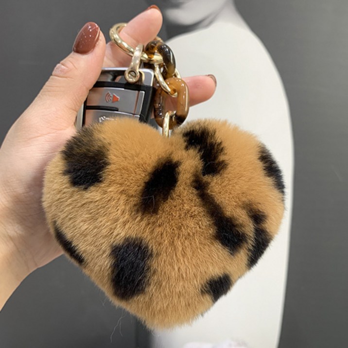 호피 패턴 퍼 하트 키링 열쇠고리 키치