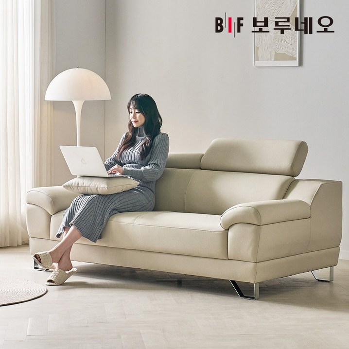 보루네오 로우Po 헤드틸팅 헤드레스트 3인용 가죽소파, 아이보리