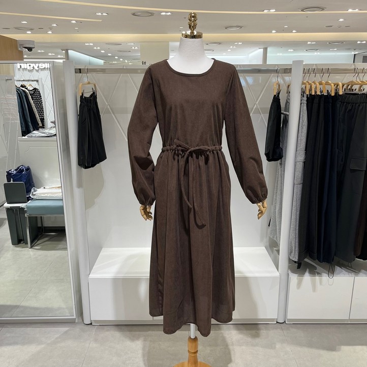 AK플라자 밸리걸 라운드 루즈핏 롱 원피스 611880