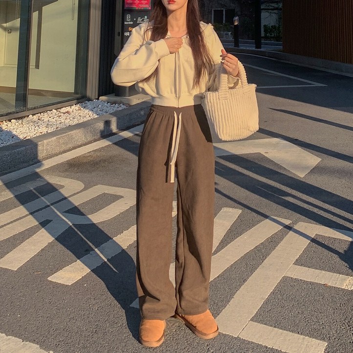 워너비뮤즈 11 트레이닝 일자핏 기모 통바지 워너비뮤즈 11 트레이닝 일자핏 기모 통바지