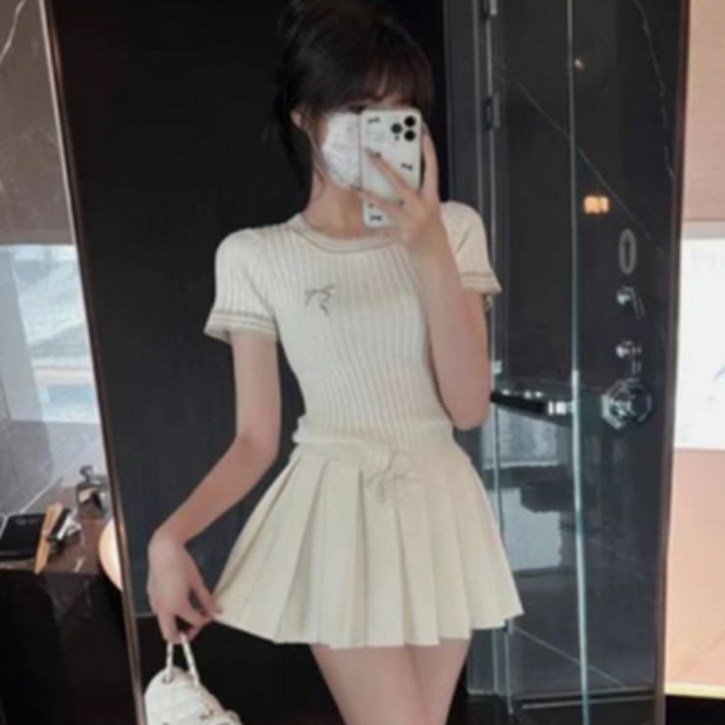 뉴욕멋쟁이 에린 반팔니트스커트세트