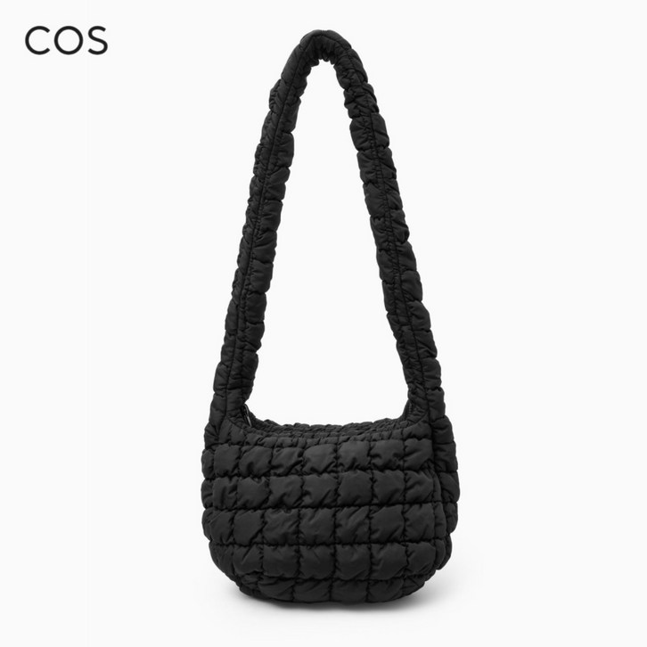 COS 코스 퀼티드 메신저백 퀼팅백 구름백 크로스백 블랙 COS 코스 퀼티드 메신저백 퀼팅백 구름백 크로스백 블랙